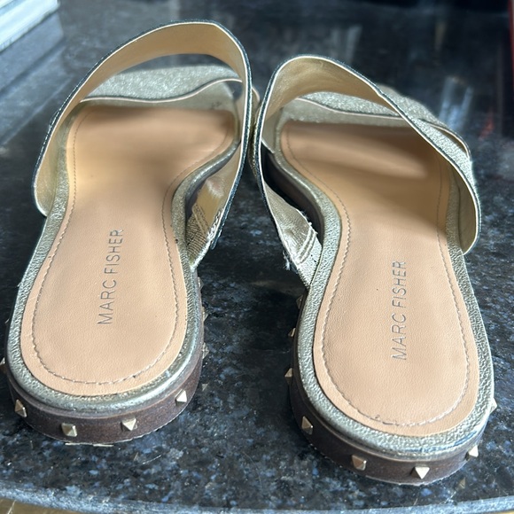 Gold sandals Marc fisher size7 - Picture 2 of 5